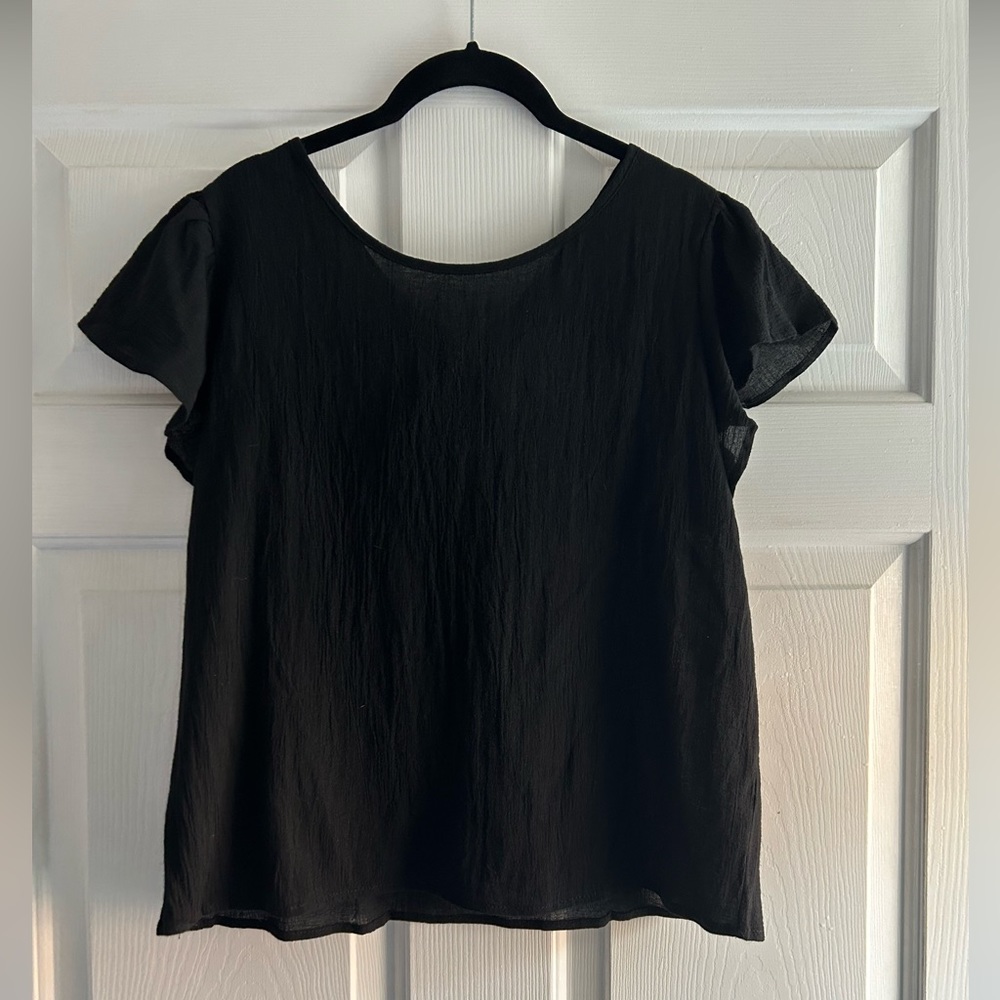Black short sleeve top with back cutout and bow detail